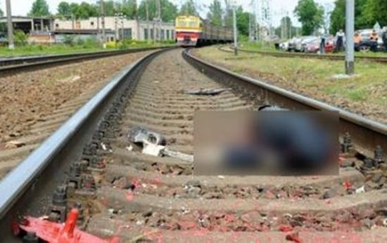 Lənkəranda qadın özünü qatarın altına atdı