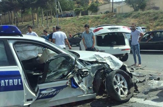Polislər qəza törətdi - Yaralılar var