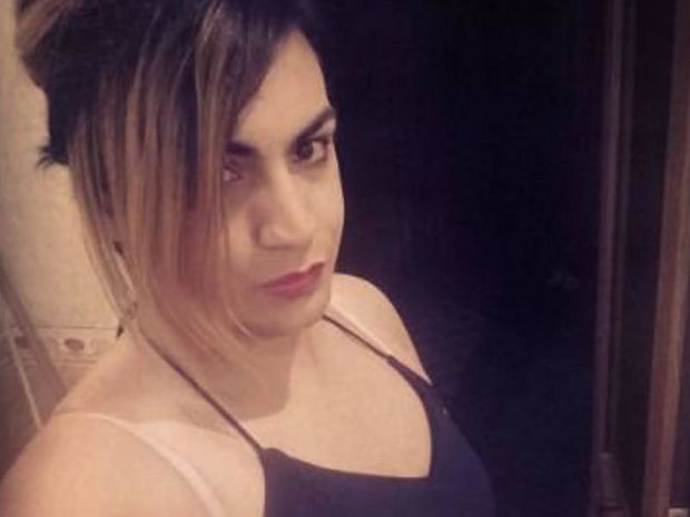 Azərbaycanlı gey canlı yayımda damarlarını doğradı – FOTO