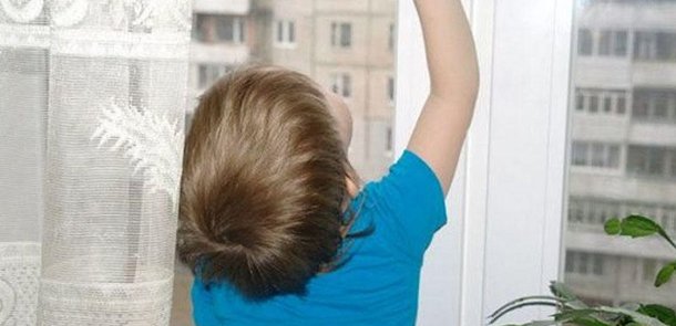 Bakıda 7-ci mərtəbədən yerə yıxılan körpə sağ qaldı