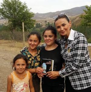 Qənirə Paşayeva Qurban bayramında ön cəbhədə yaşayan sakinlərlə görüşdü