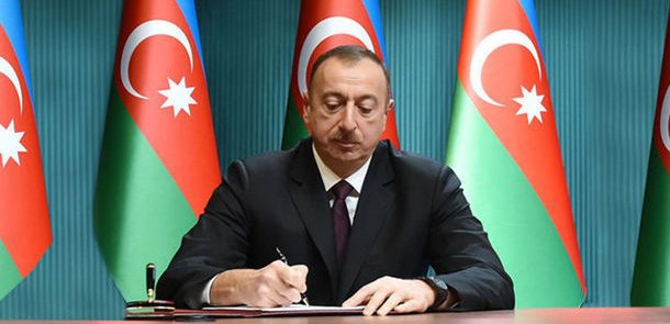 Prezident Mərkəzi Bankın sədr müavinini vəzifədən azad etdi