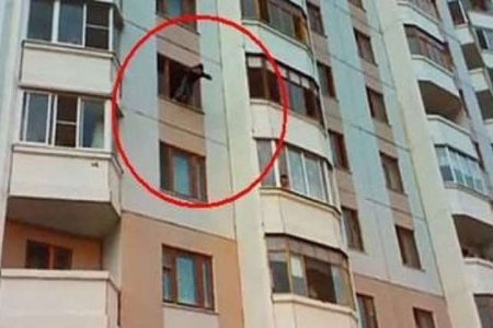 Bakıda uşağı 9-cu mərtəbədən atdılar – VİDEO