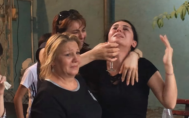 Aşıq Ədalətin nəşi evindən çıxarıldı - Qızının halı pisləşdi