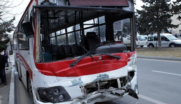 Abşeronda avtobus qəzası - 7 nəfər yaralandı