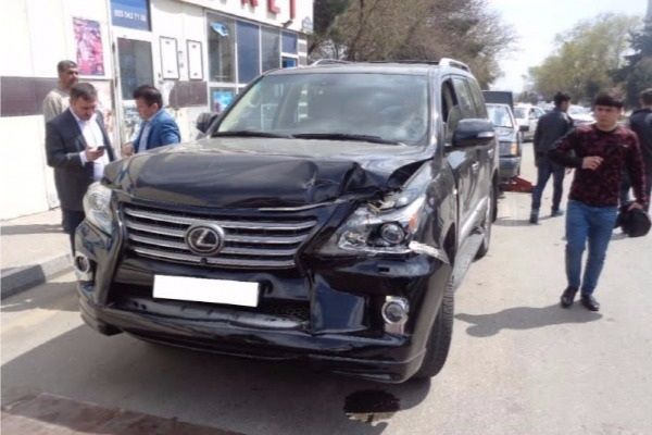Oğlu "Lexus"la adam öldürən baş həkim danışdı: Dilinə içki dəyməyib