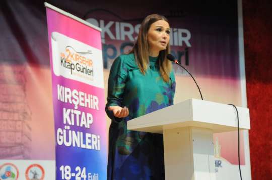 Qənirə Paşayeva Kırşehirdə konfrans verdi