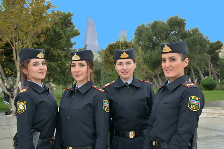 "Bulvar"da qadın polislər xidmətə başladı - FOTO