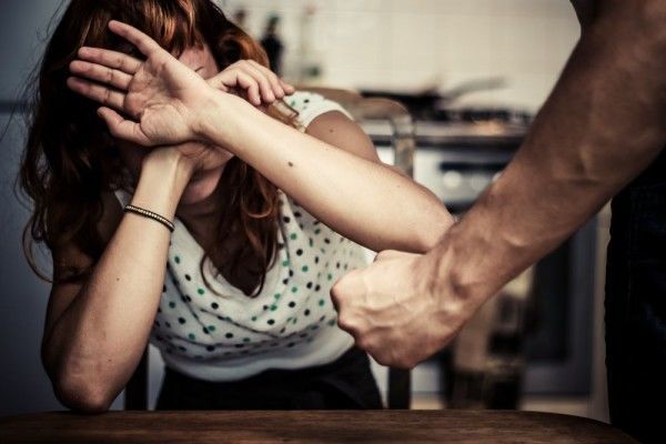 Azərbaycanda qadınların 28%-i ərin arvadını döyməsini düzgün hesab edir