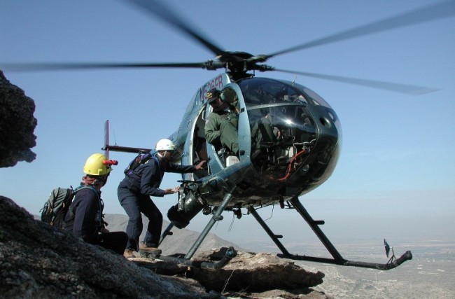 Köməksiz qalan turistlərə helikopter göndərildi