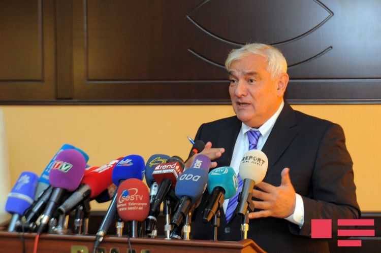 Kamal Abdulla: "Xarici görünüşünə aldanıb, verilişə aparıcı gətirmək olmaz"