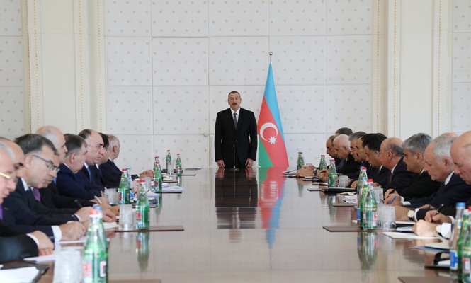 Prezident nazirləri topladı - FOTO