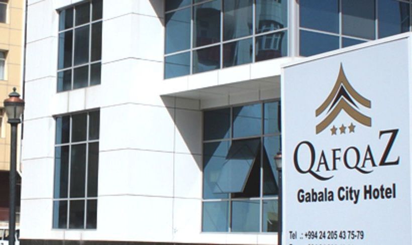 “Qafqaz Qabala City Hotel”in kassiri oteldən 15 min dollar oğurladı
