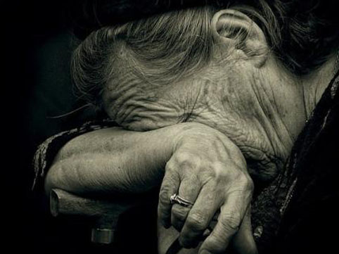 77 yaşlı anasını zorladı - Bakıda tükürpədici hadisə