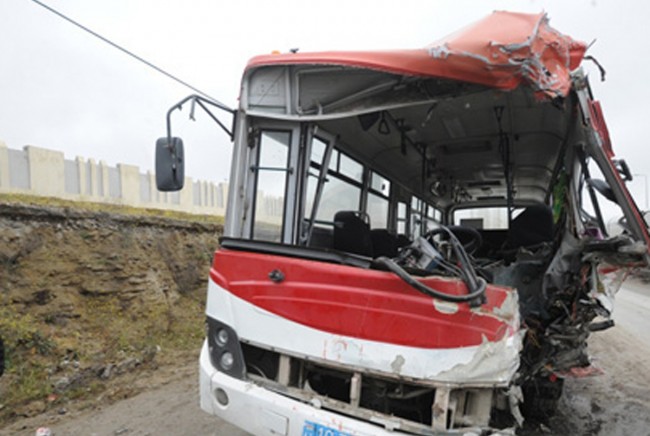Bakıda 2 avtobus toqquşdu - Yaralananlar var