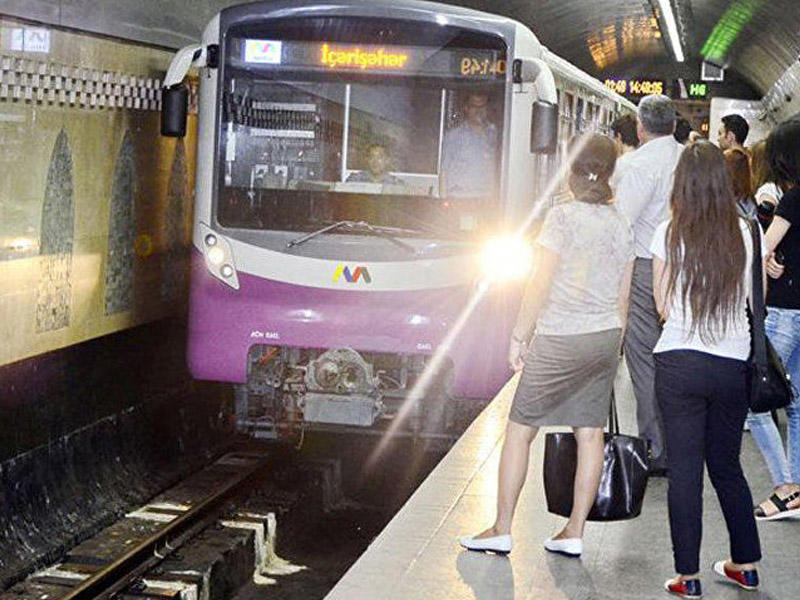 Pik saatlarında metroda qatarlar “Bakmil”ə niyə gedir?