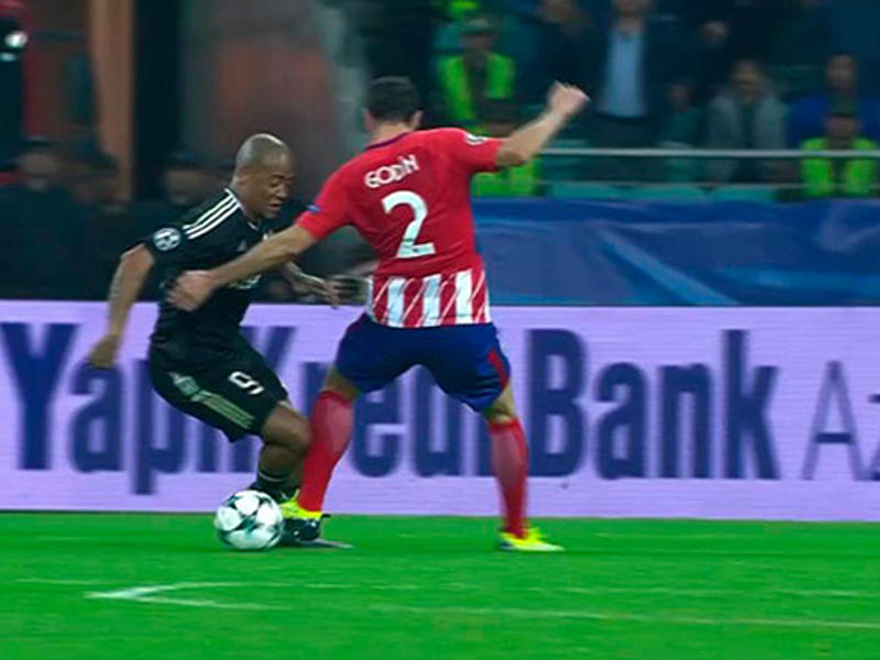 "Ndlovunun epizodunda penalti yox idi" - İspaniyalı məşhur hakim