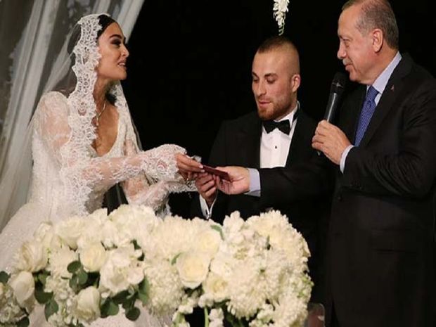 Ərdoğan məşhur futbolçu ilə aktrisanın toyunda nikah şahidi oldu – FOTO