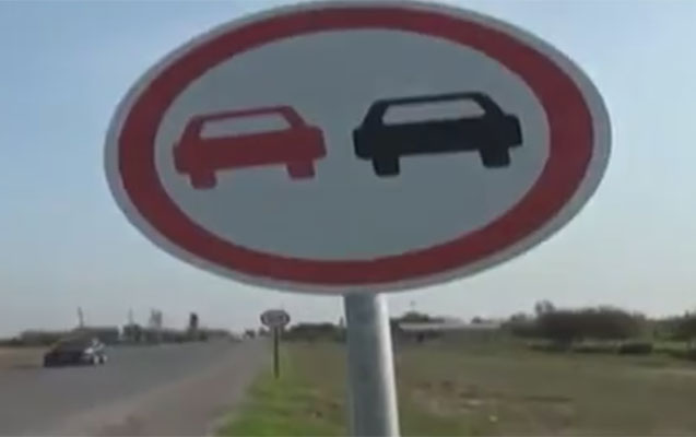Azərbaycanda yol polisindən qəribə addım: Əvvəlcə cərimələdi, sonra nişan qoydu - VİDEO 