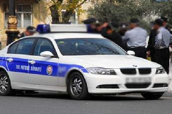 Azərbaycanda yol polisi avtomobildə siqaret çəkən sürücünü əvvəl döydü, sonra cərimələdi - Davanın təfərrüatları (104207)