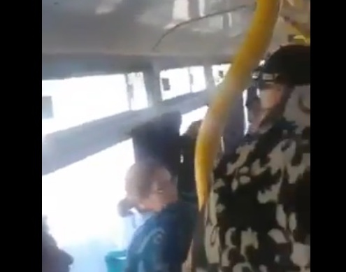 Bakıda avtobusda növbəti dava: "Anamı söymə" - VİDEO 