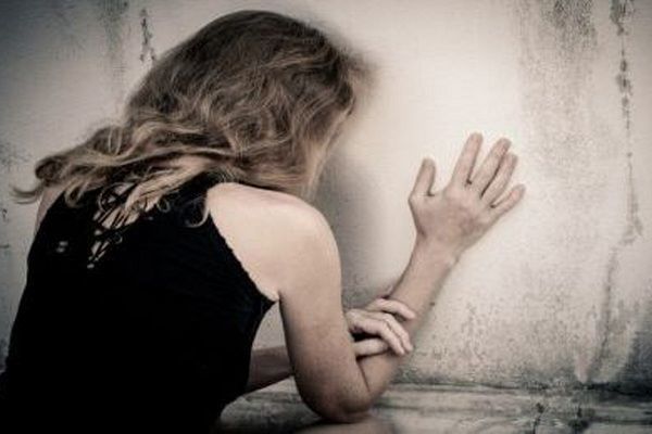 Bakıda kişi keçmiş həyat yoldaşını küçənin ortasında döydü