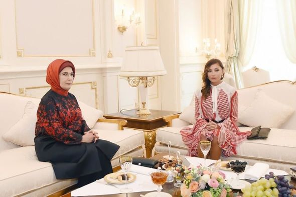 Mehriban Əliyeva Türkiyənin birinci xanımı ilə görüşüb – FOTO