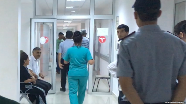 “Qəzada xəsarət alan neftçilərdən birinin durumu ağırdır” - Həkim
