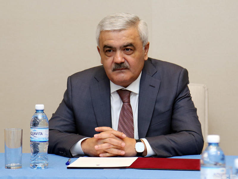 Rövnəq Abdullayev: "Qurban Qurbanovla 6 illik müqavilə imzalanıb"