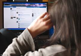 "Facebook"da tanış olduğu kişi üçün ərini və 9 uşağını tərk etdi