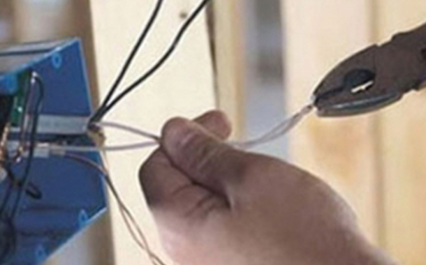 Biləsuvarda elektrik cərəyanı 25 yaşlı qadını vuraraq öldürüb