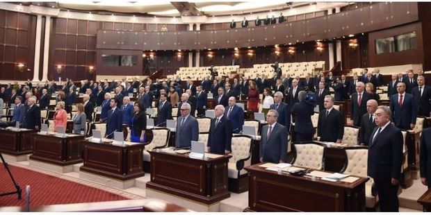 Maaşlarından şikayət edən deputatlar nə qədər qazanır? - ARAŞDIRMA