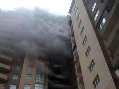 Bakıda yaşayış binasında yanğın - 23 nəfər təxliyə edildi