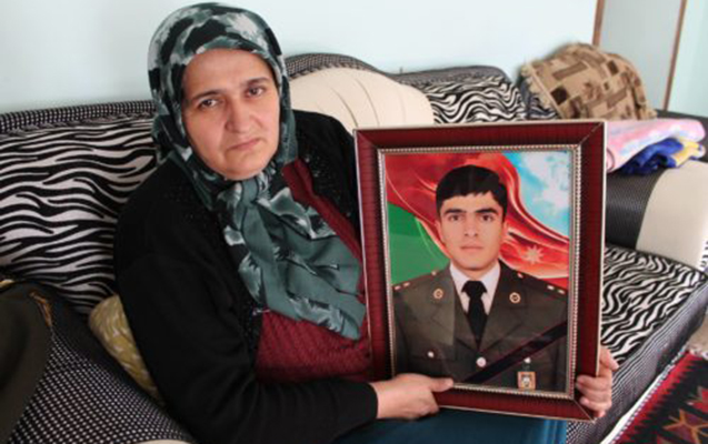 “Bircə mənim oğlumun məzarı bayraqsız qalıb...” - Şəhid anası