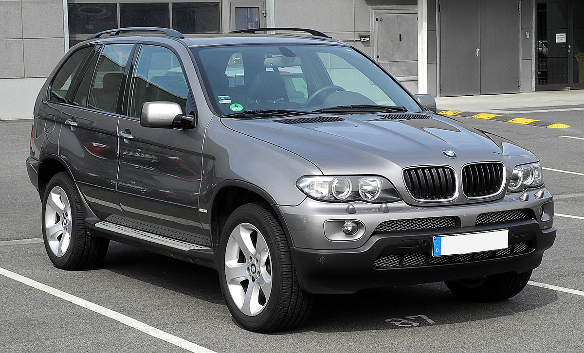 Bakıda "BMW X5" dəhşətli qəza törətdi: ölən var 