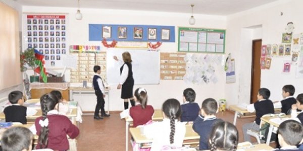 14 nömrəli məktəbdə qalmaqal: valideynlər bir şagirdə görə övladlarını məktəbə buraxmır