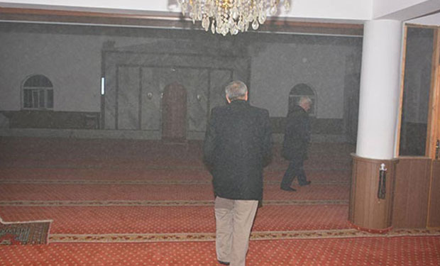 Türkiyədə məsciddə namaz zamanı qorxulu anlar — Hər kəs qaçmağa başladı