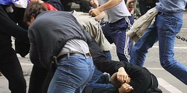 Azərbaycanda biznesmeni “lapatka” ilə döydülər