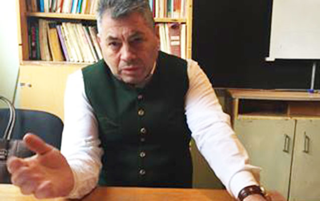 Valideynlərin müdafiə etdiyi lisey direktoru işdən çıxarıldı
