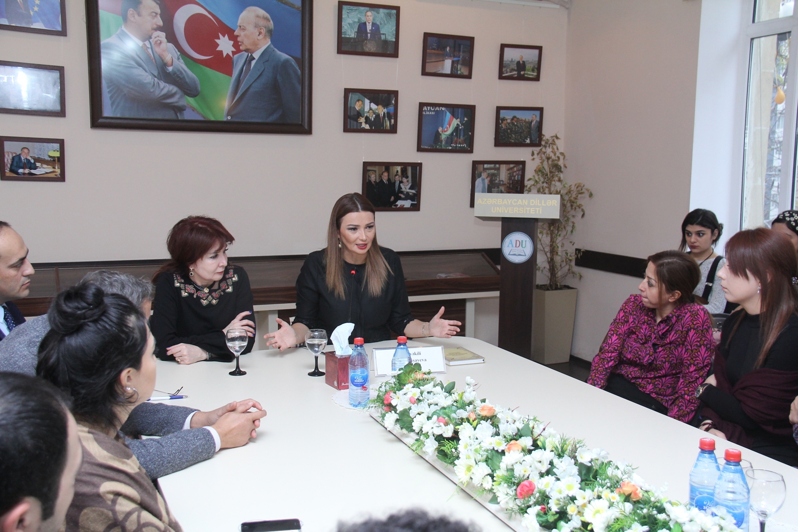 Qənirə Paşayeva ilə Azərbaycan Dillər Universitetində görüş olub