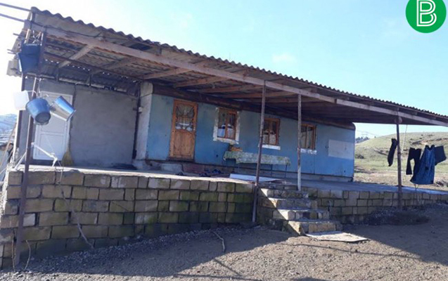 Aprel şəhidinin ailəsinin acınacaqlı durumu - Vaqonda yaşayırlar (FOTOLAR)