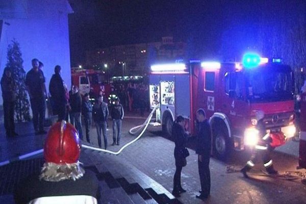 Gecə klubunda yanğın: Yanğınsöndürənlər və təcili yardım briqadaları cəlb olunub