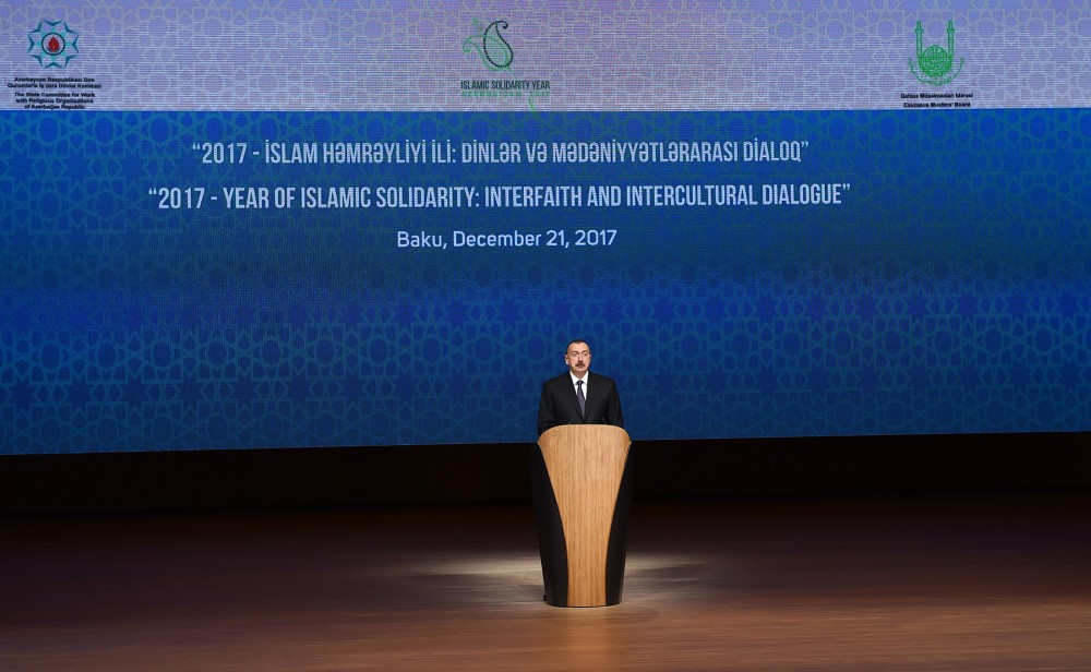 İlham Əliyev “2017-İslam Həmrəyliyi İli” beynəlxalq konfransında