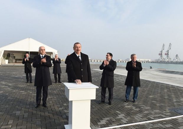 İlham Əliyev Bakı Beynəlxalq Dəniz Ticarət Limanda – FOTO