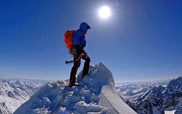 İtkin düşən alpinistlərin axtarışı çətinləşdi