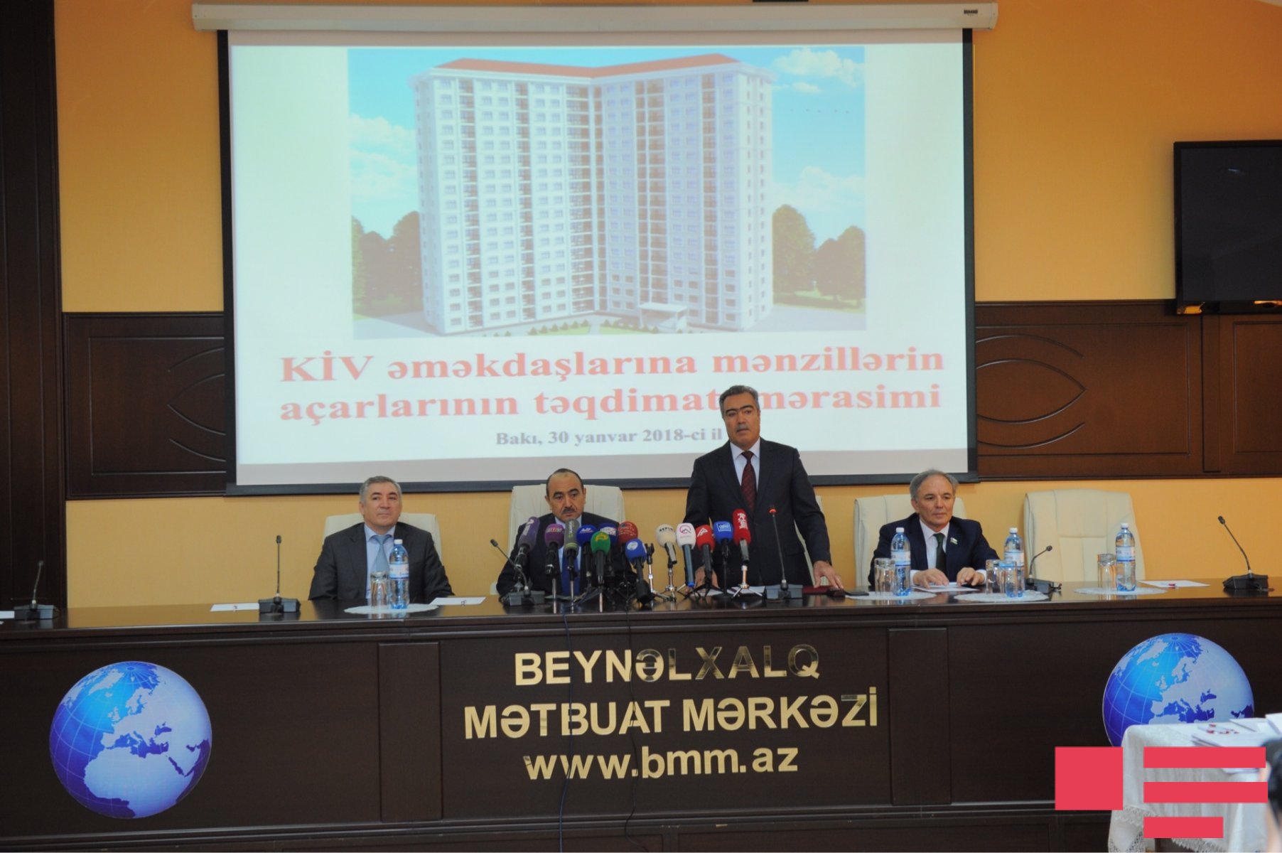 Jurnalistlərə yeni mənzillərinin açarları təqdim edildi - FOTO