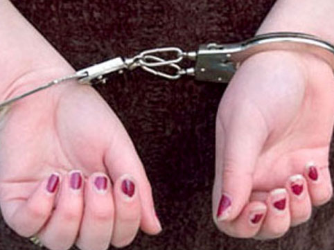 Bakıda qəribə oğurluq - Qadın öz evindən pul oğurladı, başqasına verdi