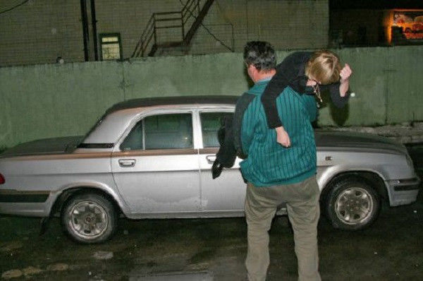 23 yaşlı oğlan məktəbli qızı qaçırdı