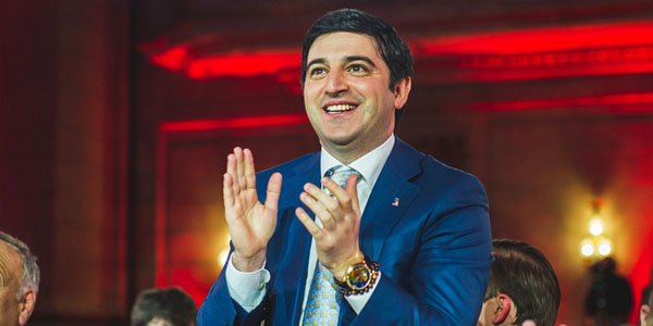 Ziya Məmmədovun oğlu işə gəlmir, qapılar bağlı qalıb