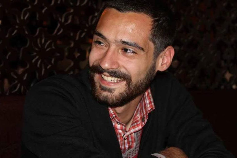 Azərbaycanlı gənc şair Quranı cırdı: "Oturub gün sayıram ki, meymuna çevriləcəm"